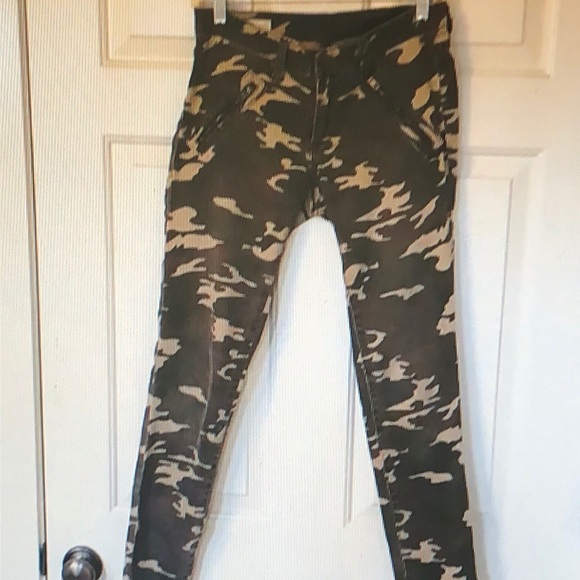 Camo skinnies - Picture 1 of 2